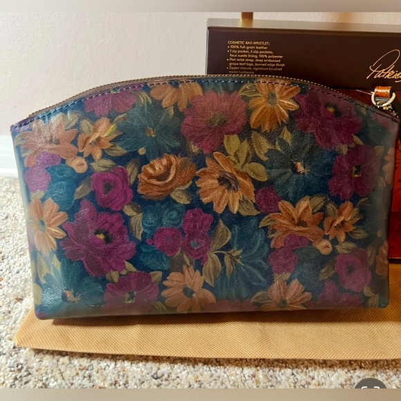 NWT Patricia Nash Aritzo Wristlet/Cosmetic Bag in Gift Box Peruvian Painting - Picture 7 of 7